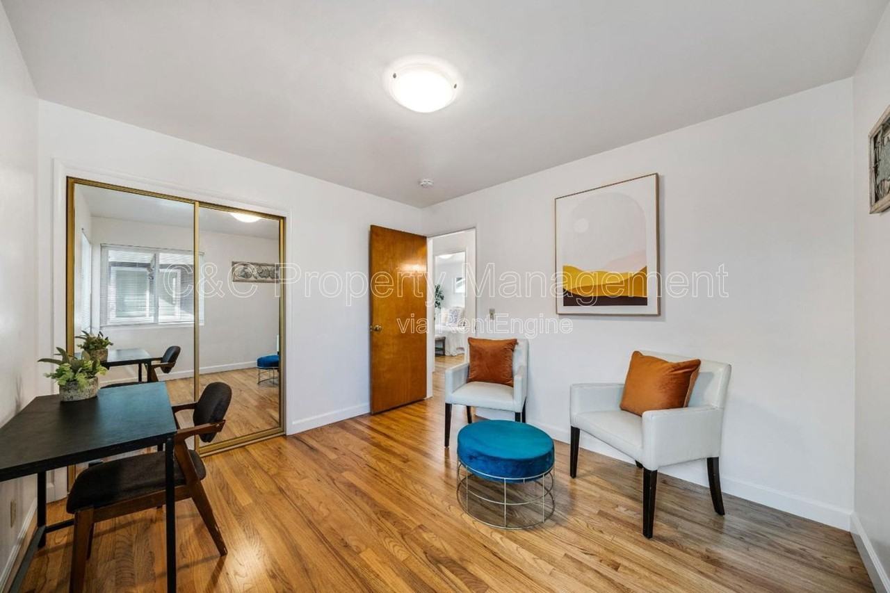 582 Newton St - Photo 6 of 18