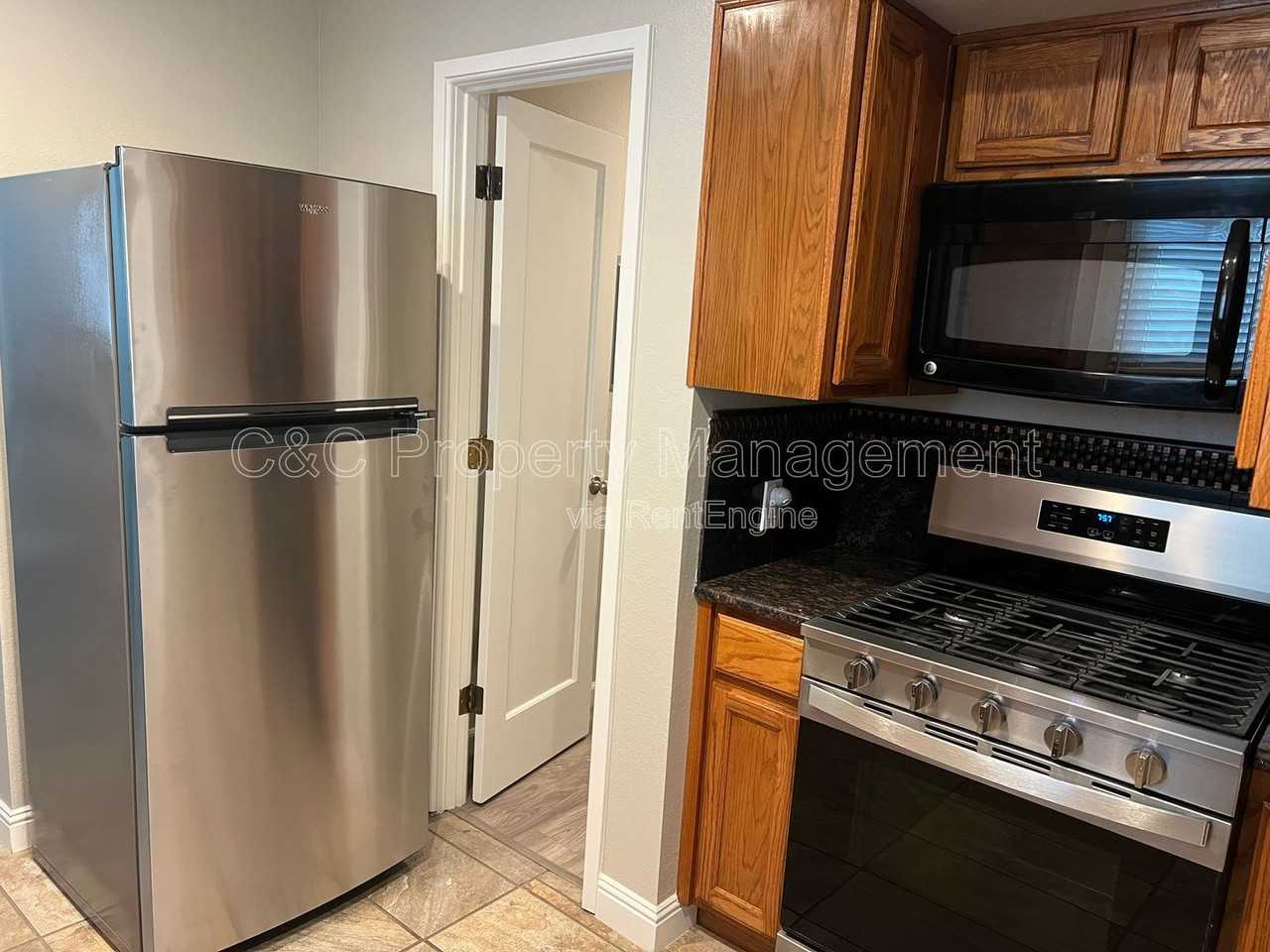 143 Gleason Ave - Photo 3 of 9