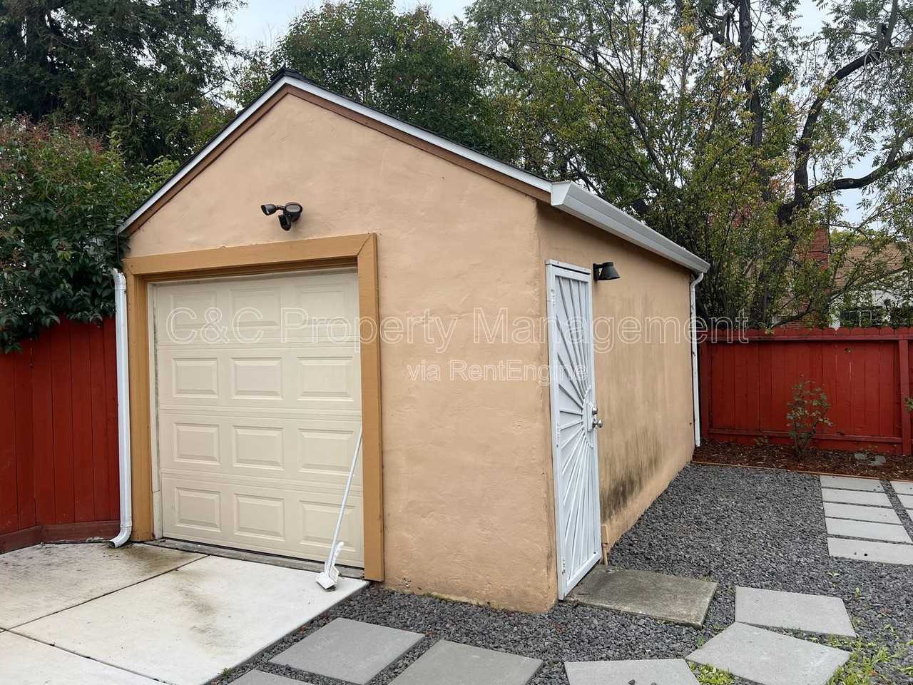 143 Gleason Ave - Photo 6 of 9