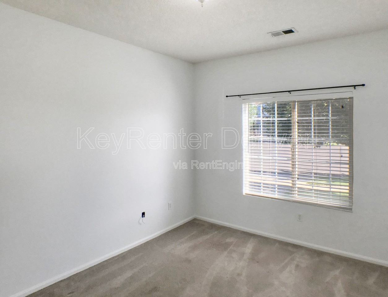 19807 E 39th Ave - Photo 6 of 30