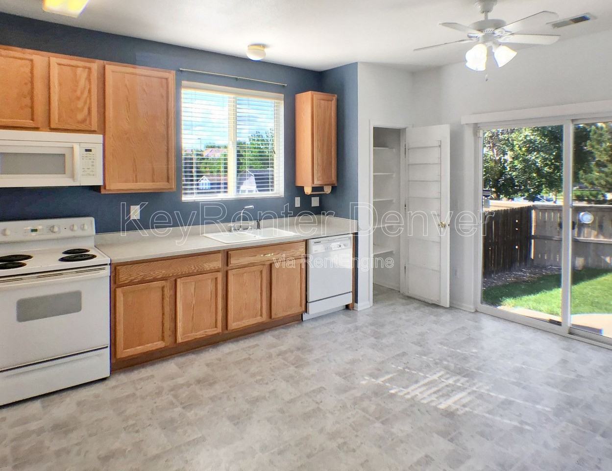 19807 E 39th Ave - Photo 7 of 30