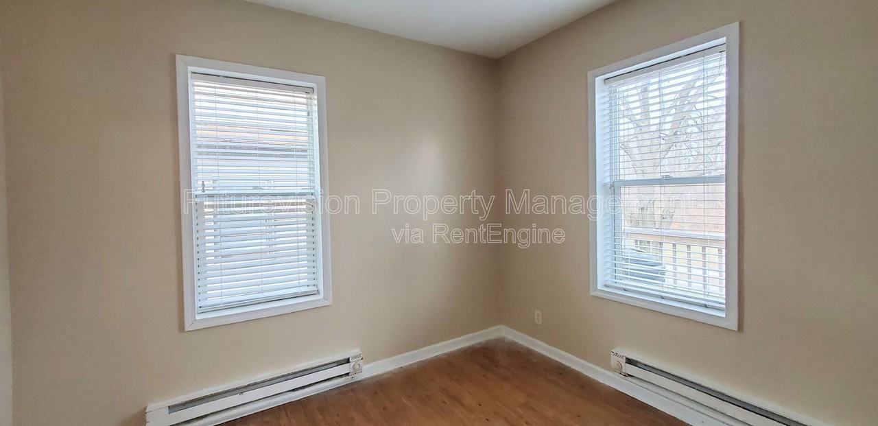 839 N Broadway St #2 - Photo 5 of 12