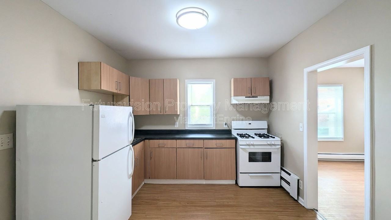 837 N Broadway St #1 - Photo 5 of 12