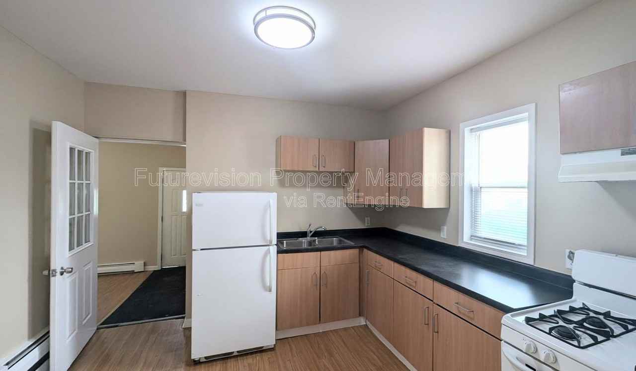 837 N Broadway St #1 - Photo 6 of 12