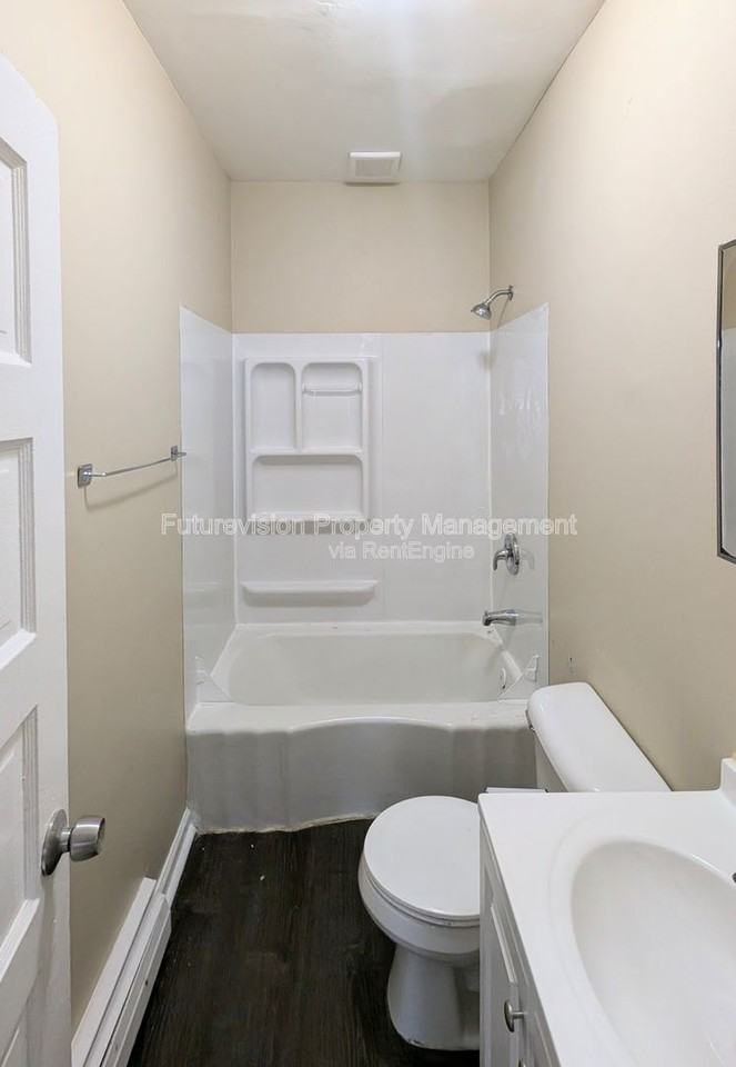 837 N Broadway St #1 - Photo 7 of 12