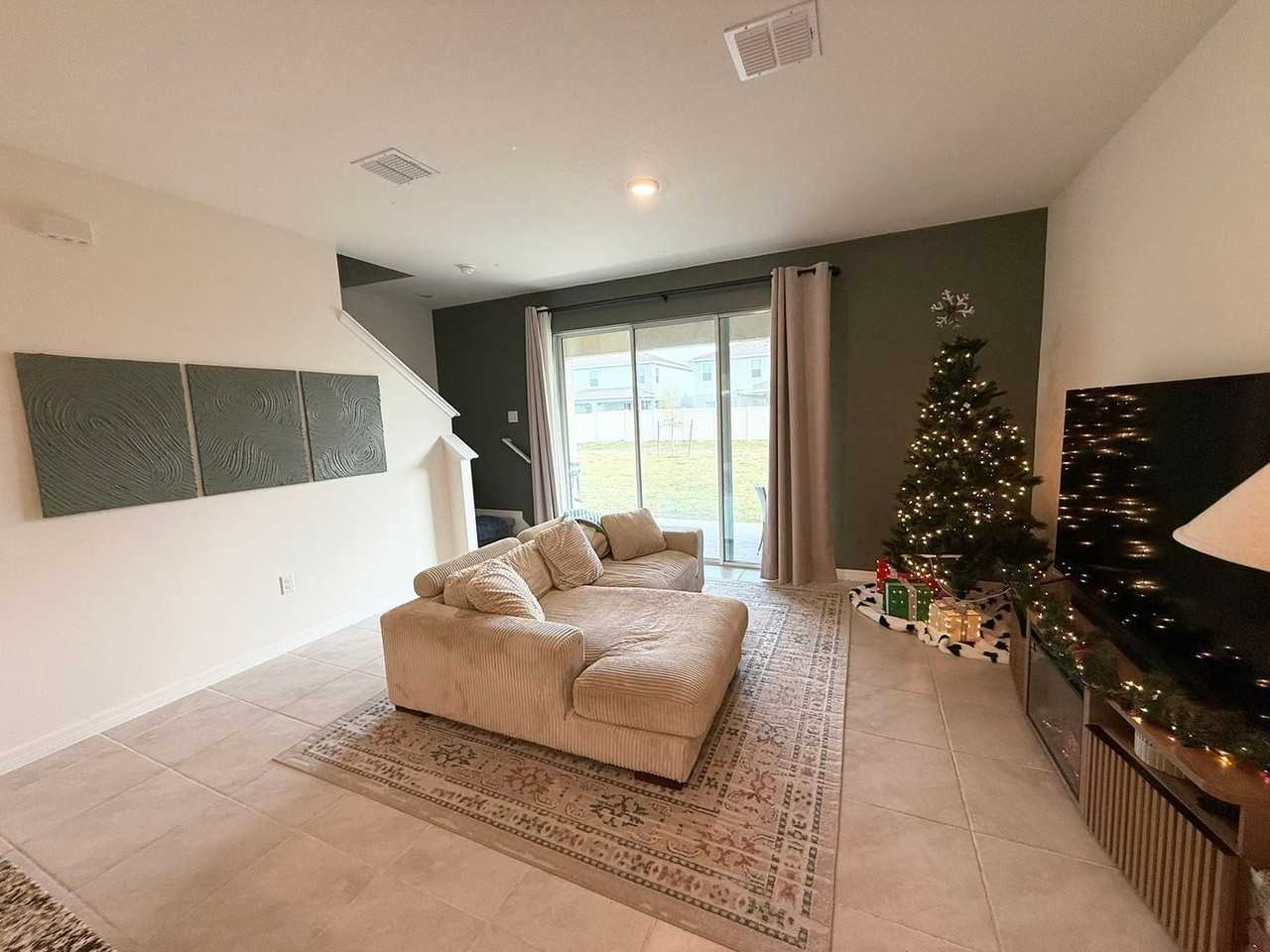 641 Preston Cove Dr - Photo 3 of 24