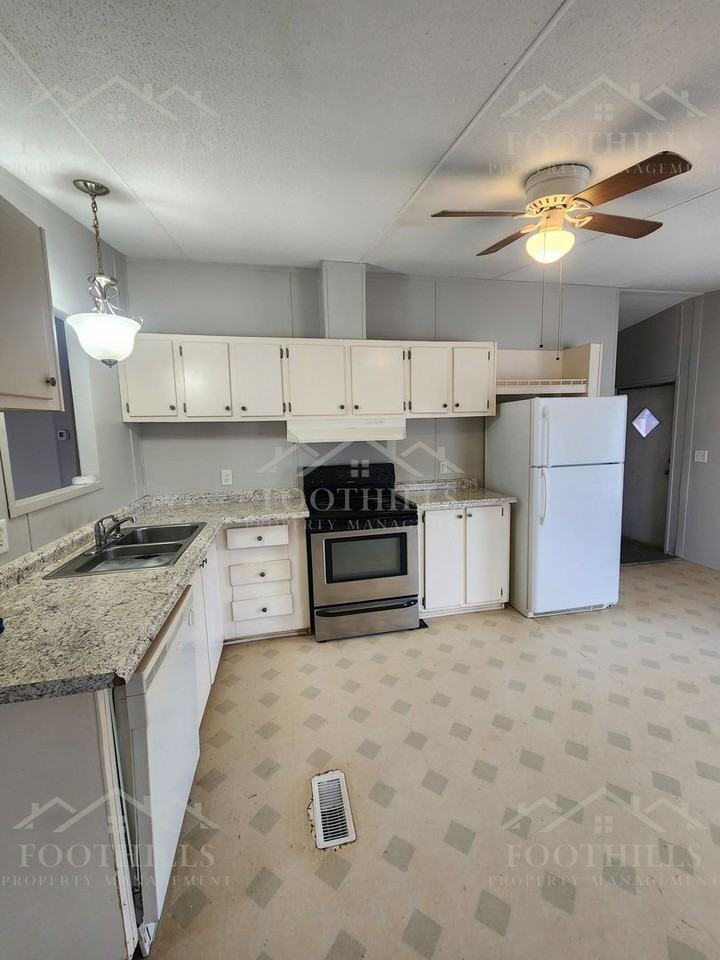 924 Lebanon Rd - Photo 6 of 17