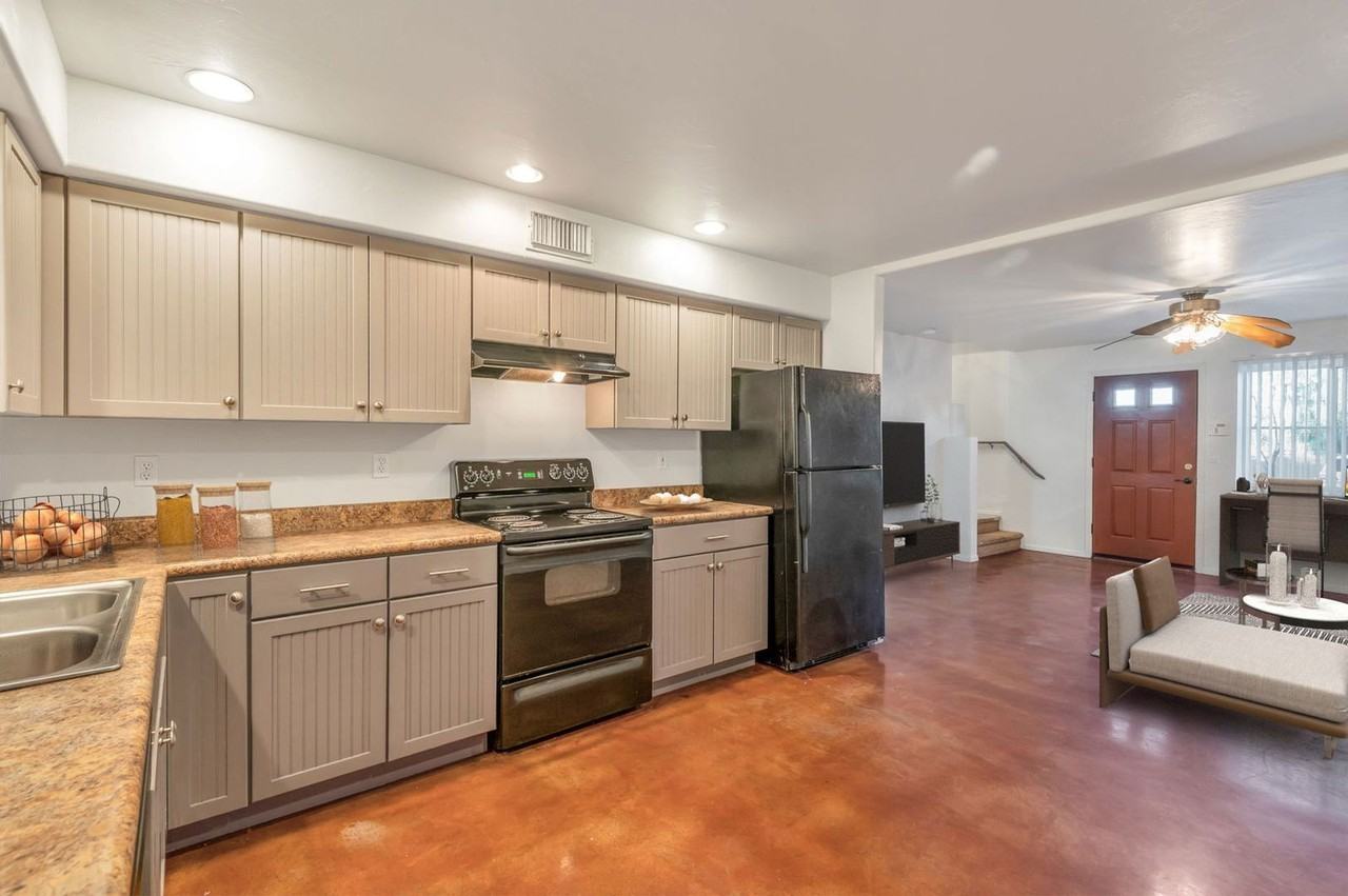 2350 N 6th Ave - Photo 5 of 49