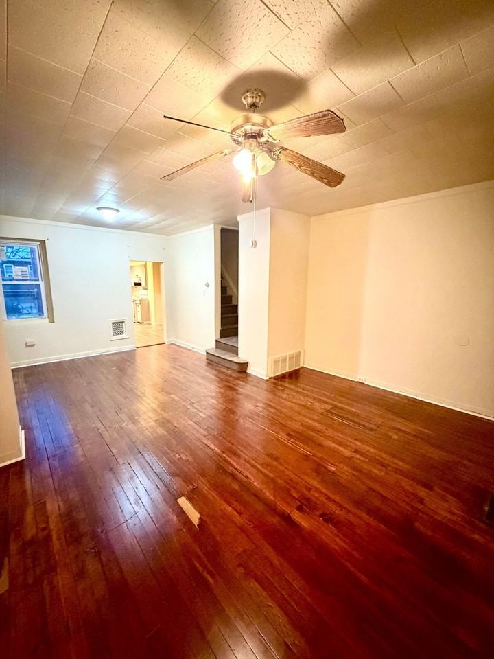 631 E Madison St - Photo 2 of 15