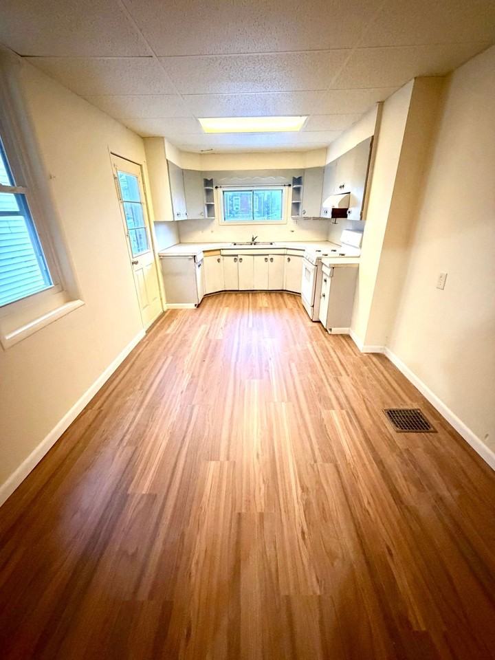 631 E Madison St - Photo 4 of 15