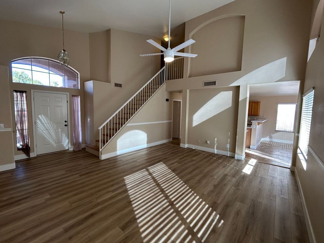 1099 W Seagull Dr - Photo 4 of 21