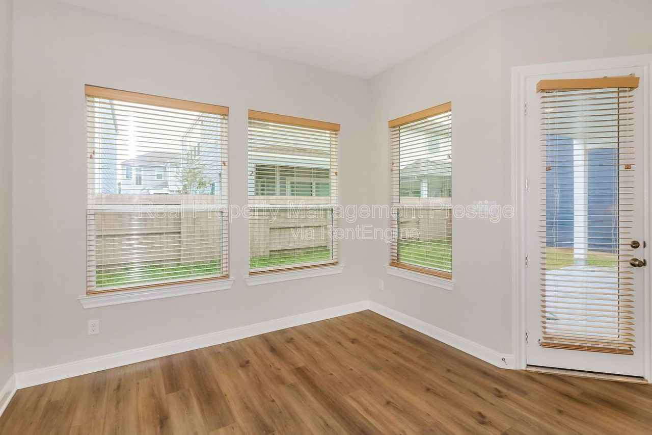 2410 Yacht Harbor Dr - Photo 5 of 17