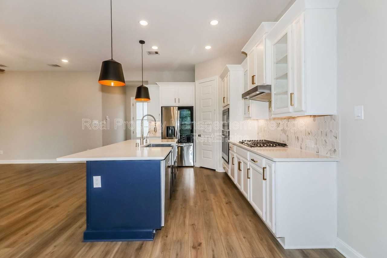 2410 Yacht Harbor Dr - Photo 6 of 17