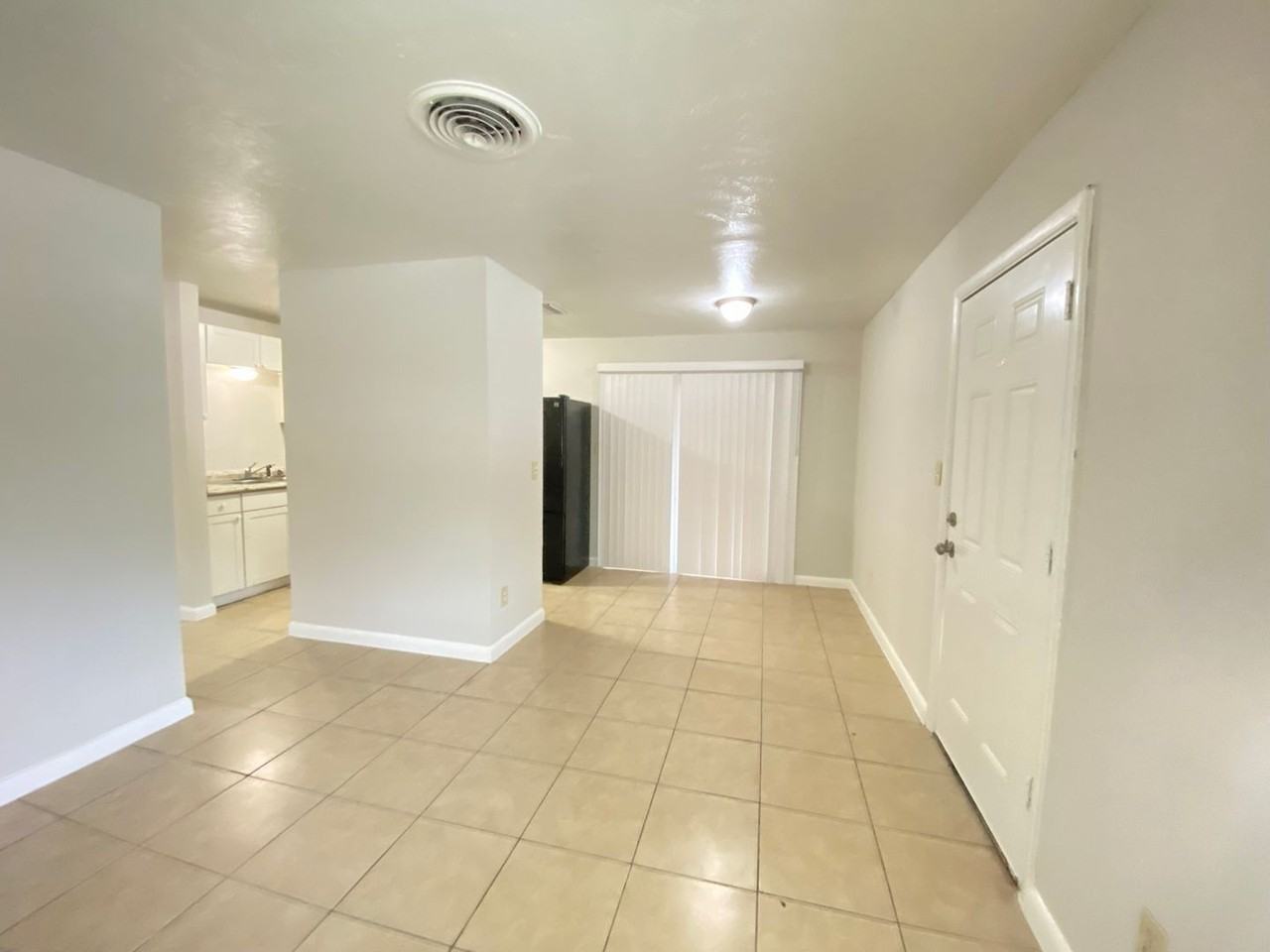 601 Encino Way - Photo 2 of 24