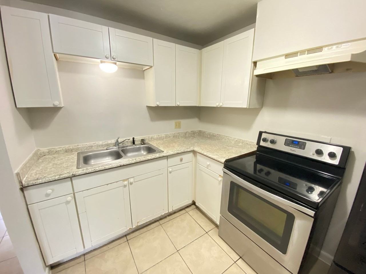 601 Encino Way - Photo 3 of 24