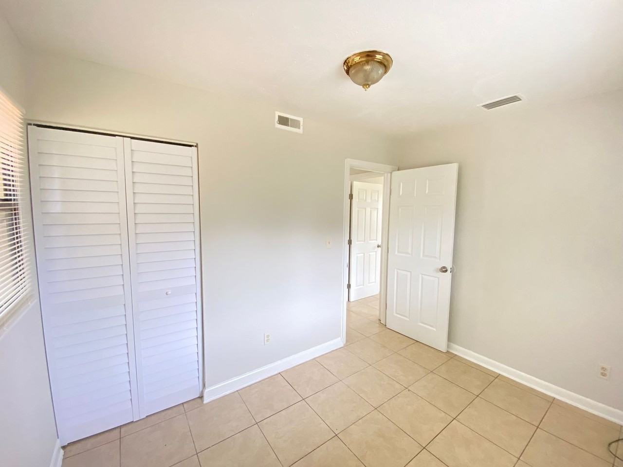 601 Encino Way - Photo 7 of 24