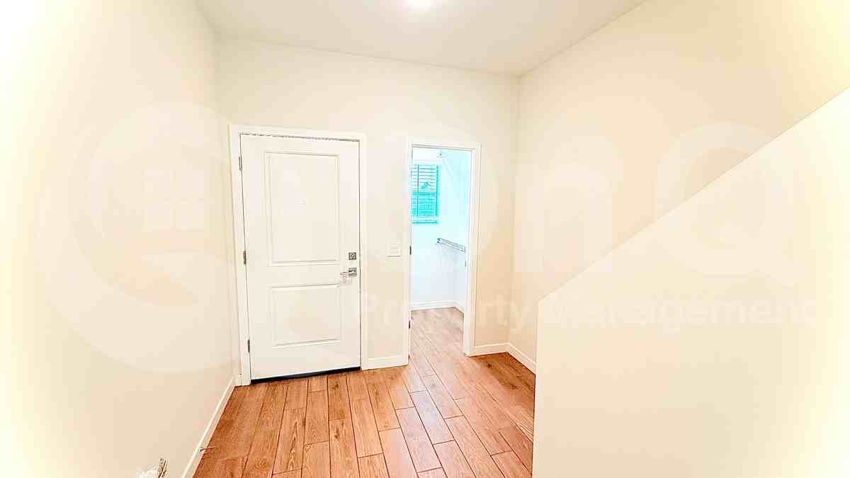 2821 W Red Fox Rd - Photo 2 of 29