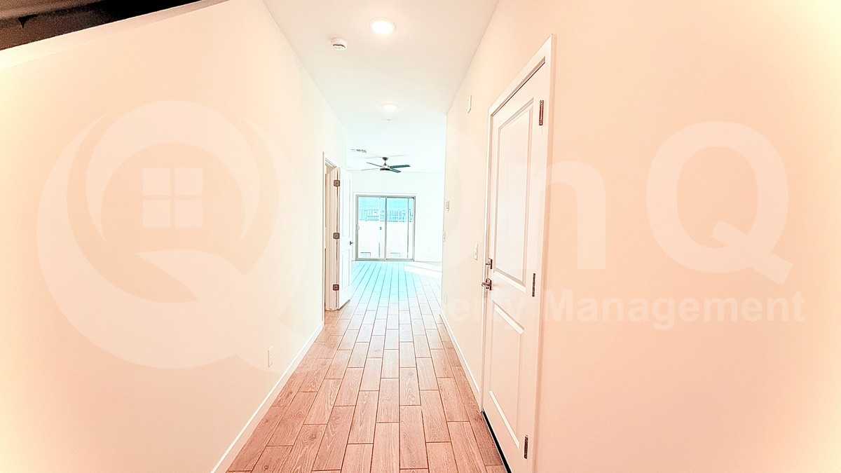 2821 W Red Fox Rd - Photo 5 of 29