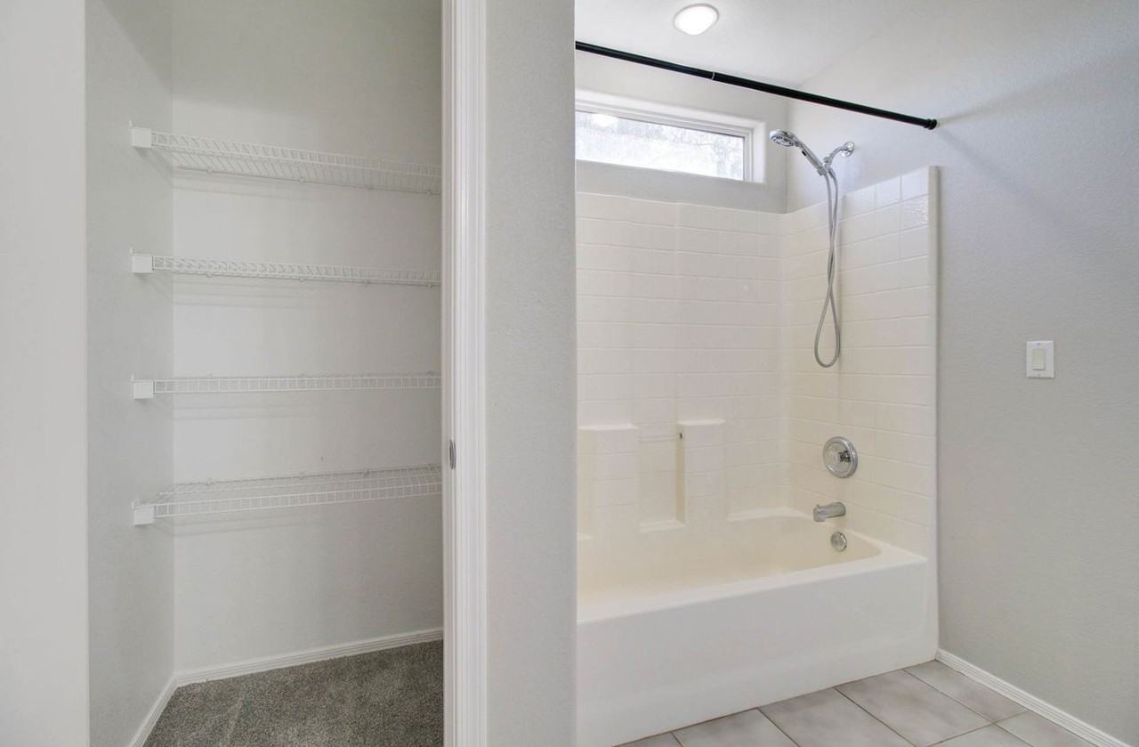 5945 N 73rd Dr - Photo 7 of 49