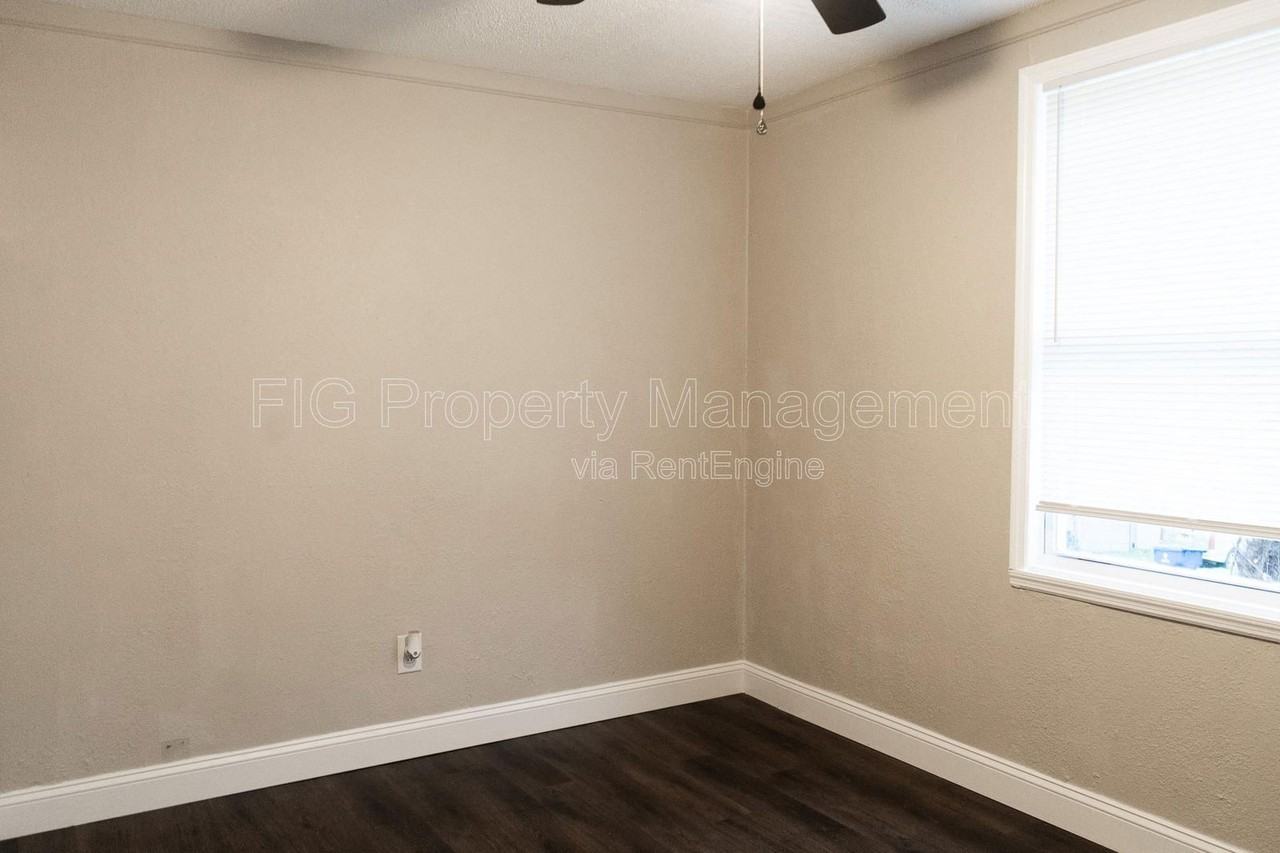 1414 Chicago Ave - Photo 6 of 13