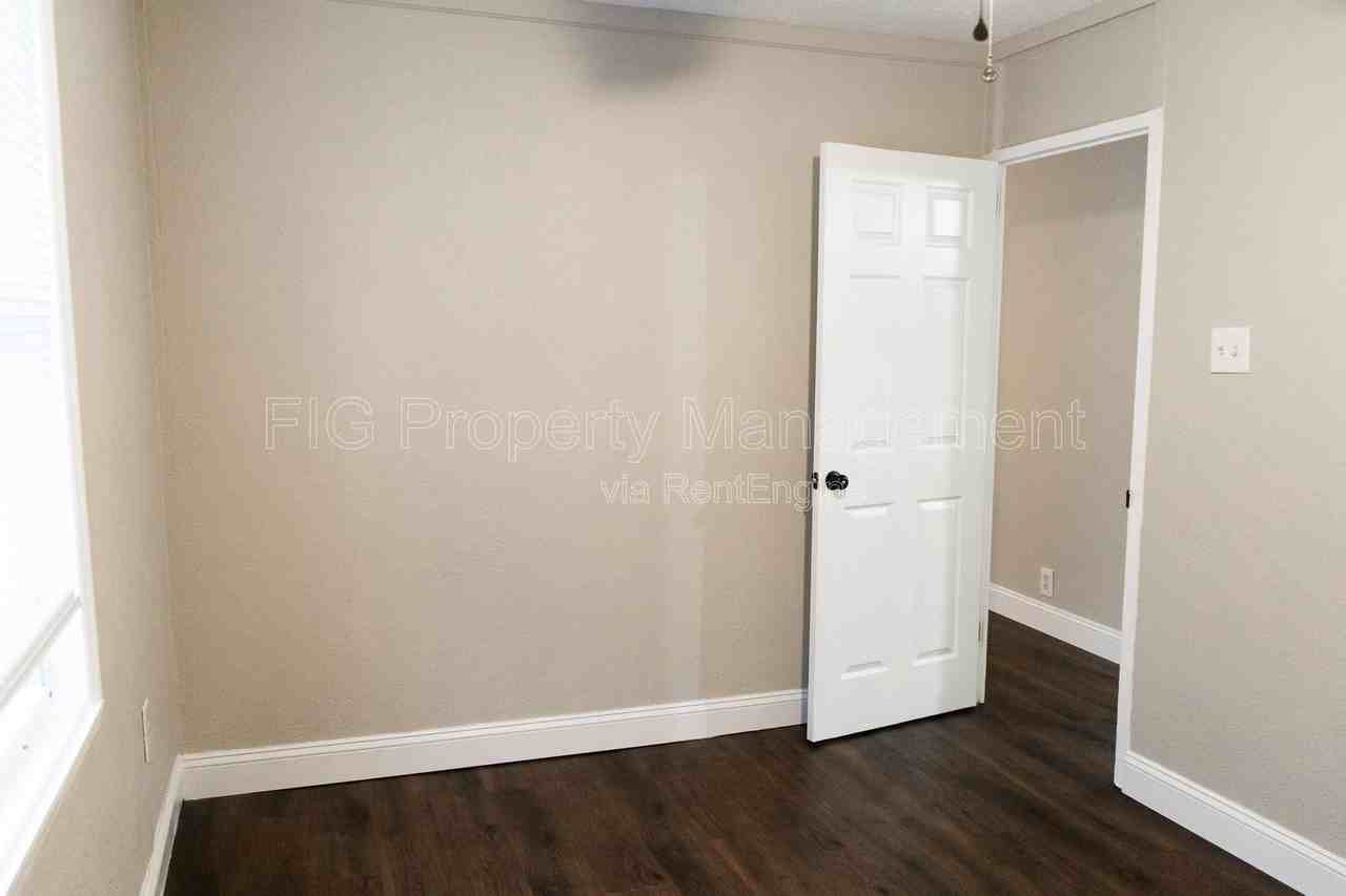 1414 Chicago Ave - Photo 7 of 12