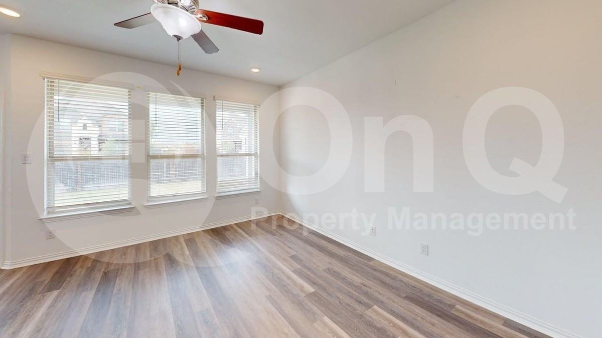 404 Ashby Dr - Photo 4 of 28