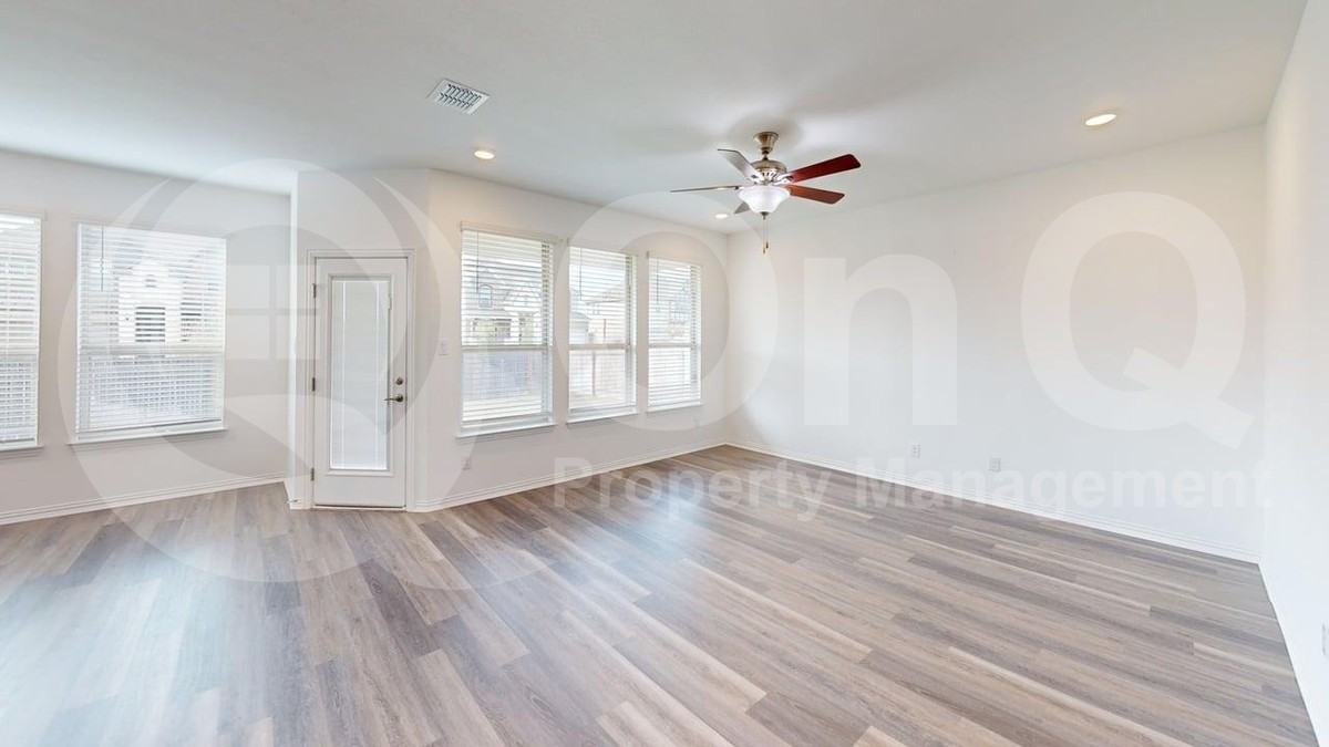 404 Ashby Dr - Photo 5 of 28