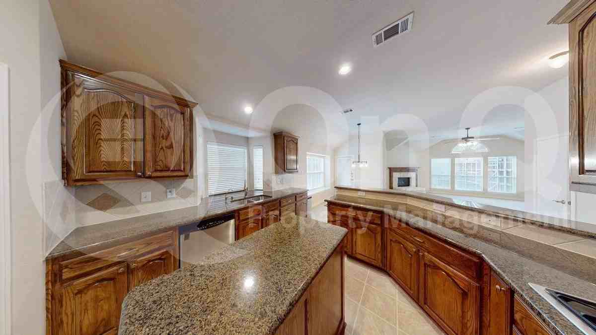 1899 Kings View Dr - Photo 3 of 20