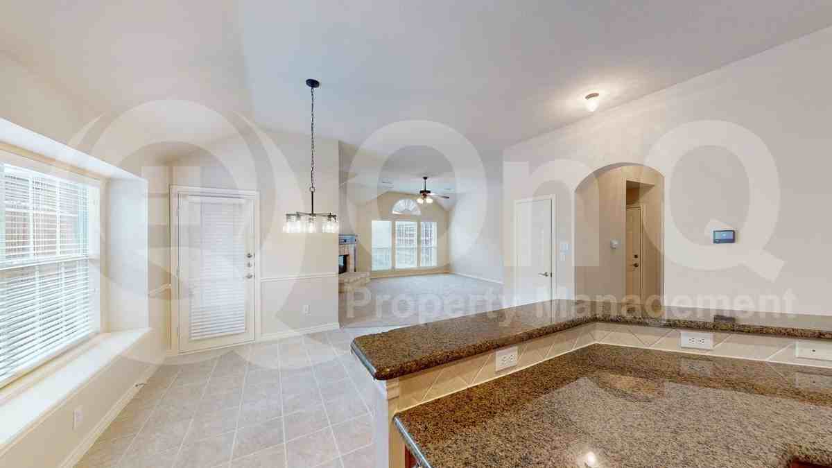 1899 Kings View Dr - Photo 4 of 20