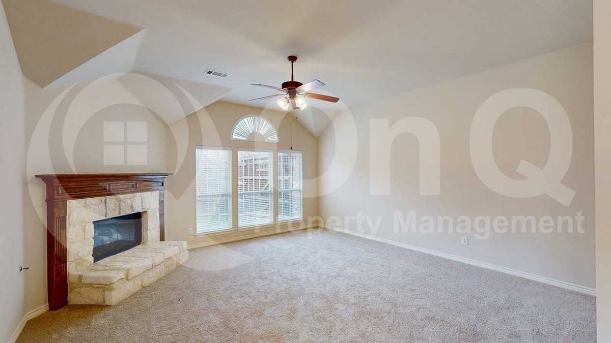 1899 Kings View Dr - Photo 6 of 20