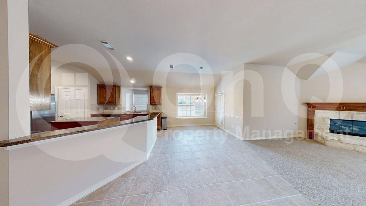 1899 Kings View Dr - Photo 7 of 20