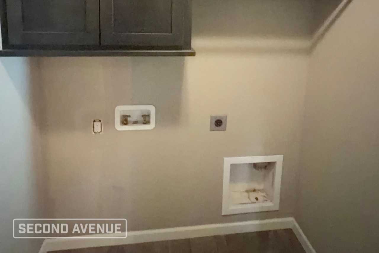 1032 Nw 191st St - Photo 4 of 15