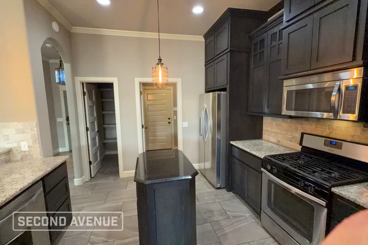 1032 Nw 191st St - Photo 5 of 15