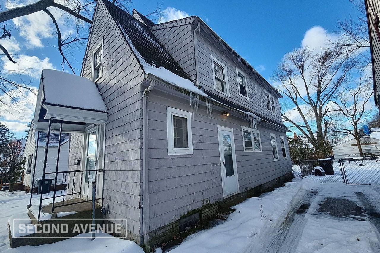 3870 Lee Heights Blvd - Photo 2 of 16