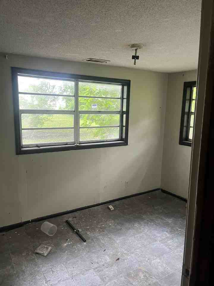 2722 22nd St - Photo 7 of 9