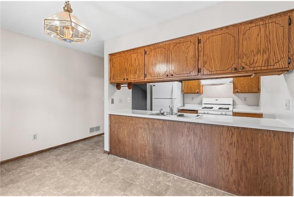 1347 Hadley Ave N #1347 - Photo 3 of 9