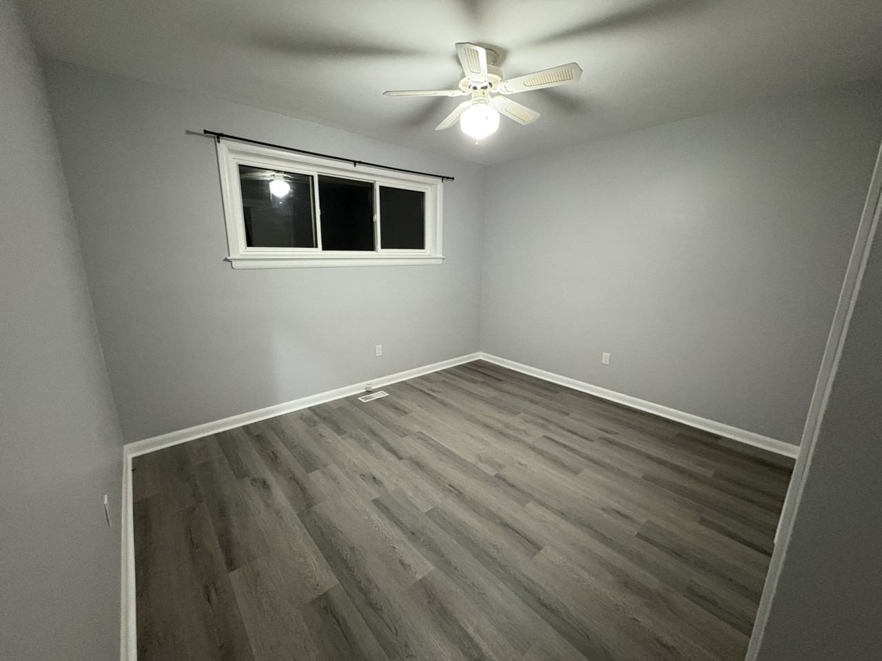 27 E 44th St - Photo 4 of 19