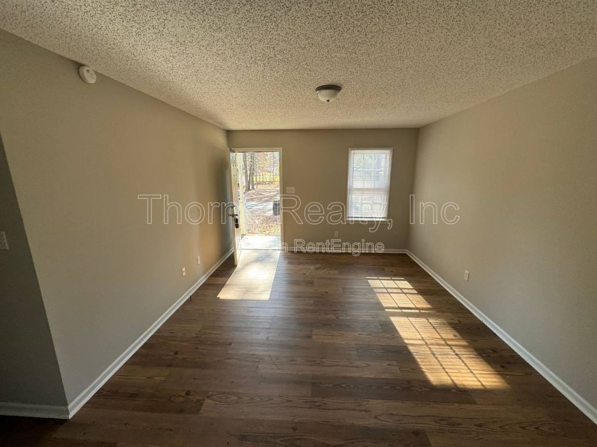 1552 Fountain St - Photo 5 of 10