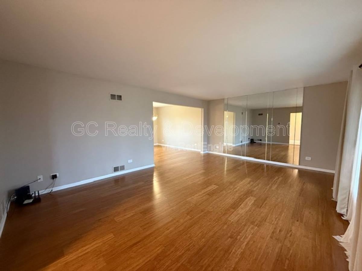 609 Pinecroft Dr - Photo 3 of 10