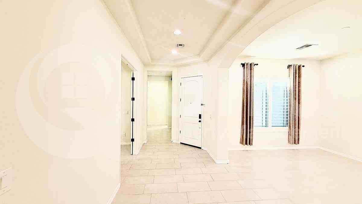 1524 W Blaylock Dr - Photo 2 of 10