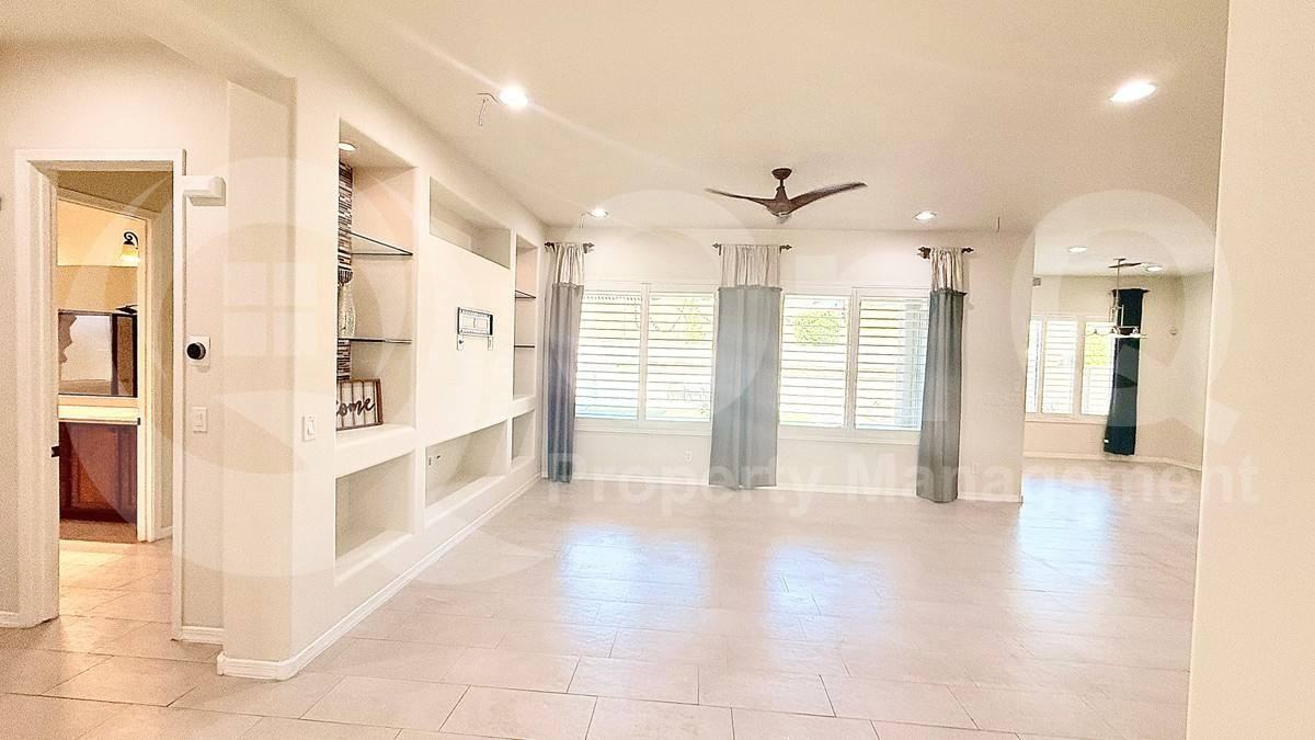 1524 W Blaylock Dr - Photo 3 of 10