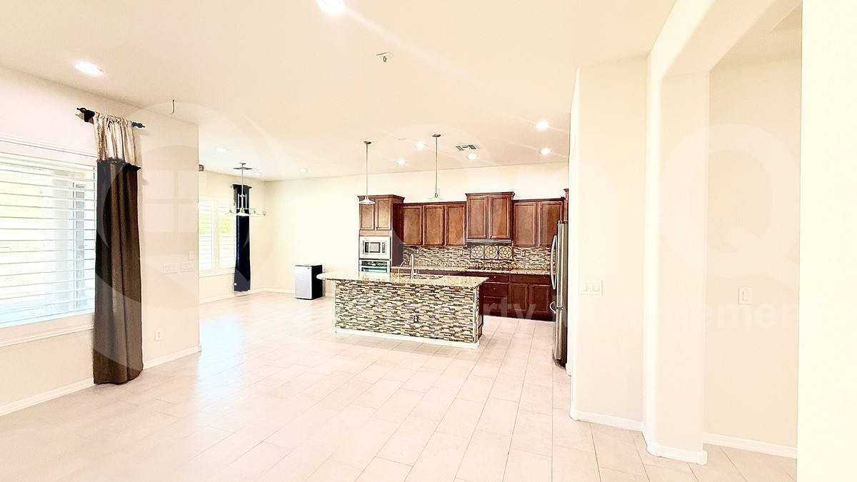 1524 W Blaylock Dr - Photo 4 of 10