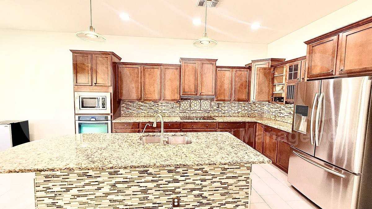 1524 W Blaylock Dr - Photo 5 of 10