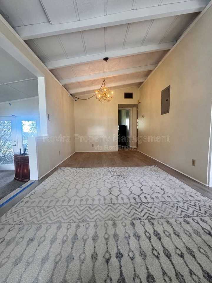 627 Warner St - Photo 2 of 10