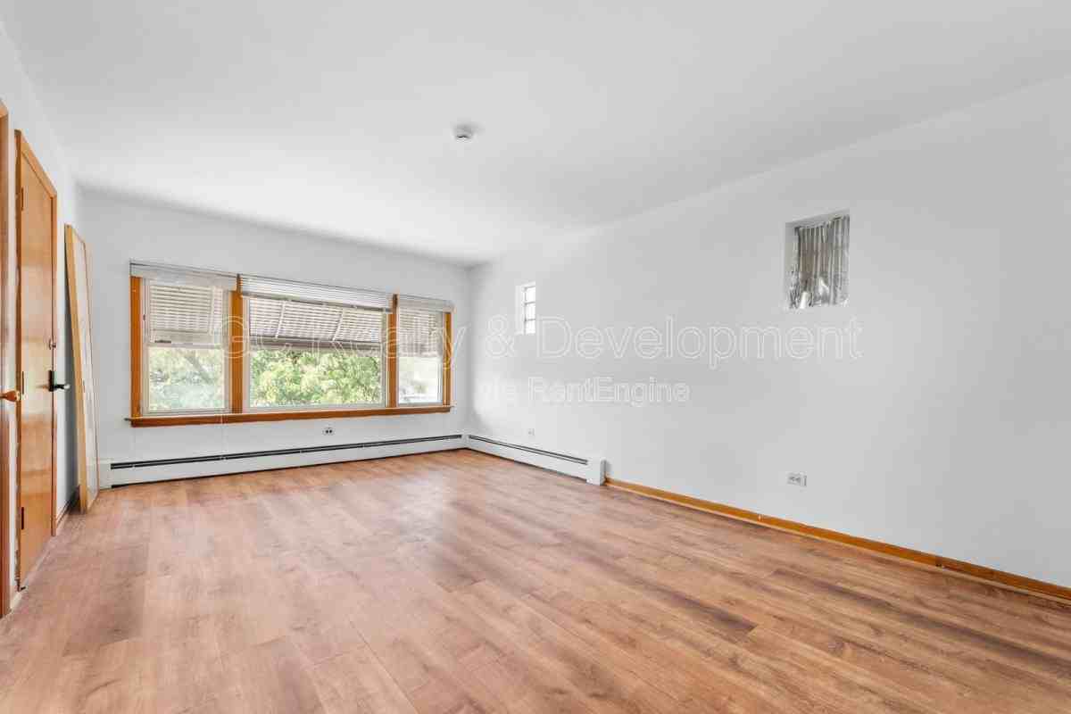 2517 N Laramie Ave #2 - Photo 4 of 10