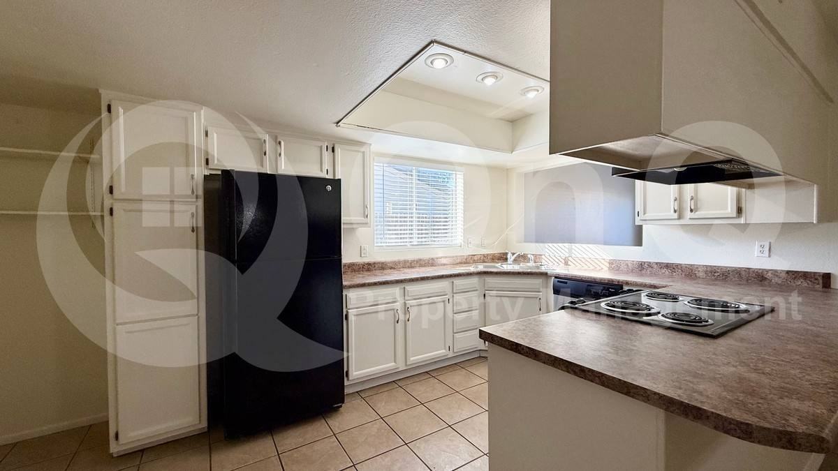 6212 W Tierra Buena Ln - Photo 3 of 10
