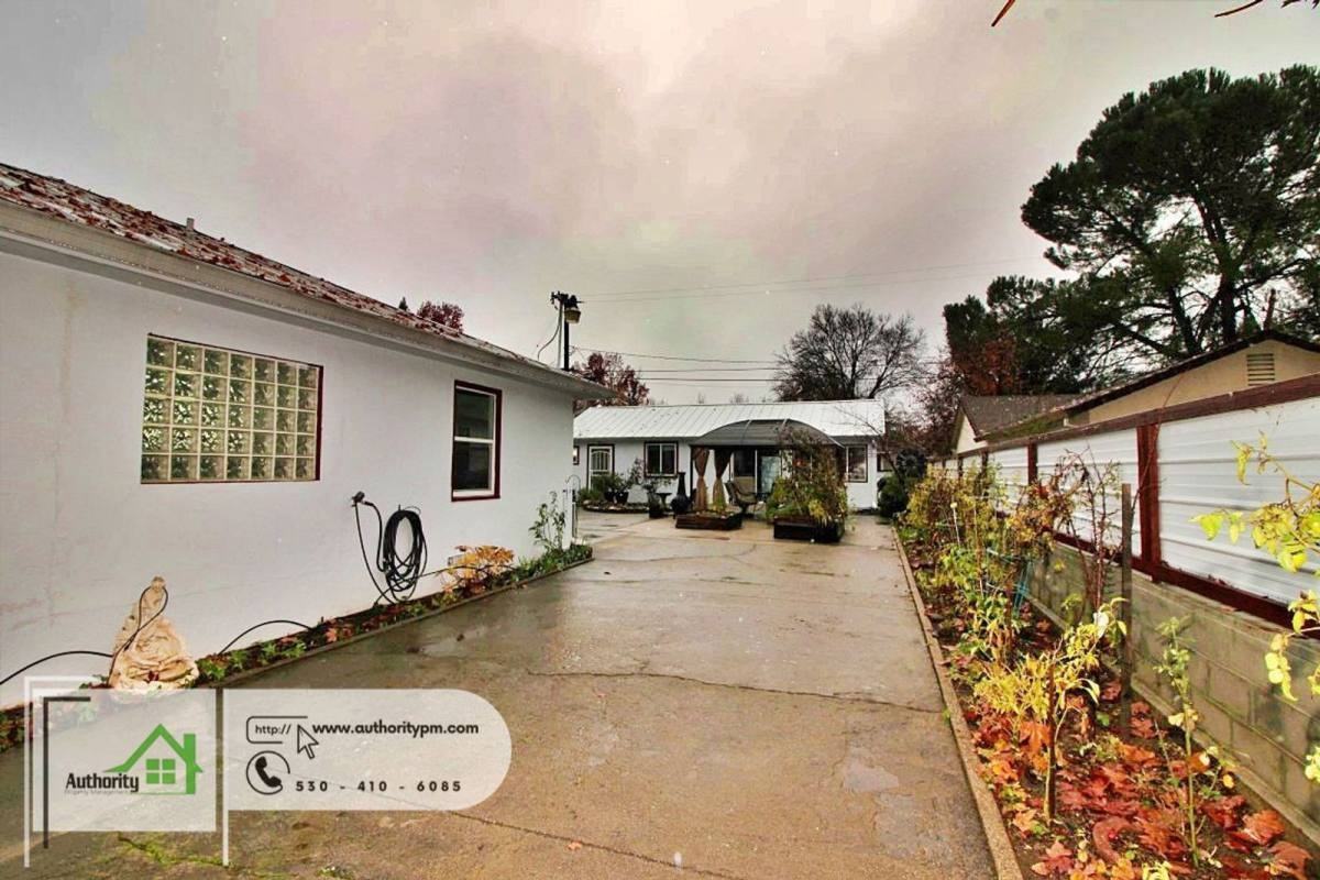 864 Loma St - Photo 2 of 10