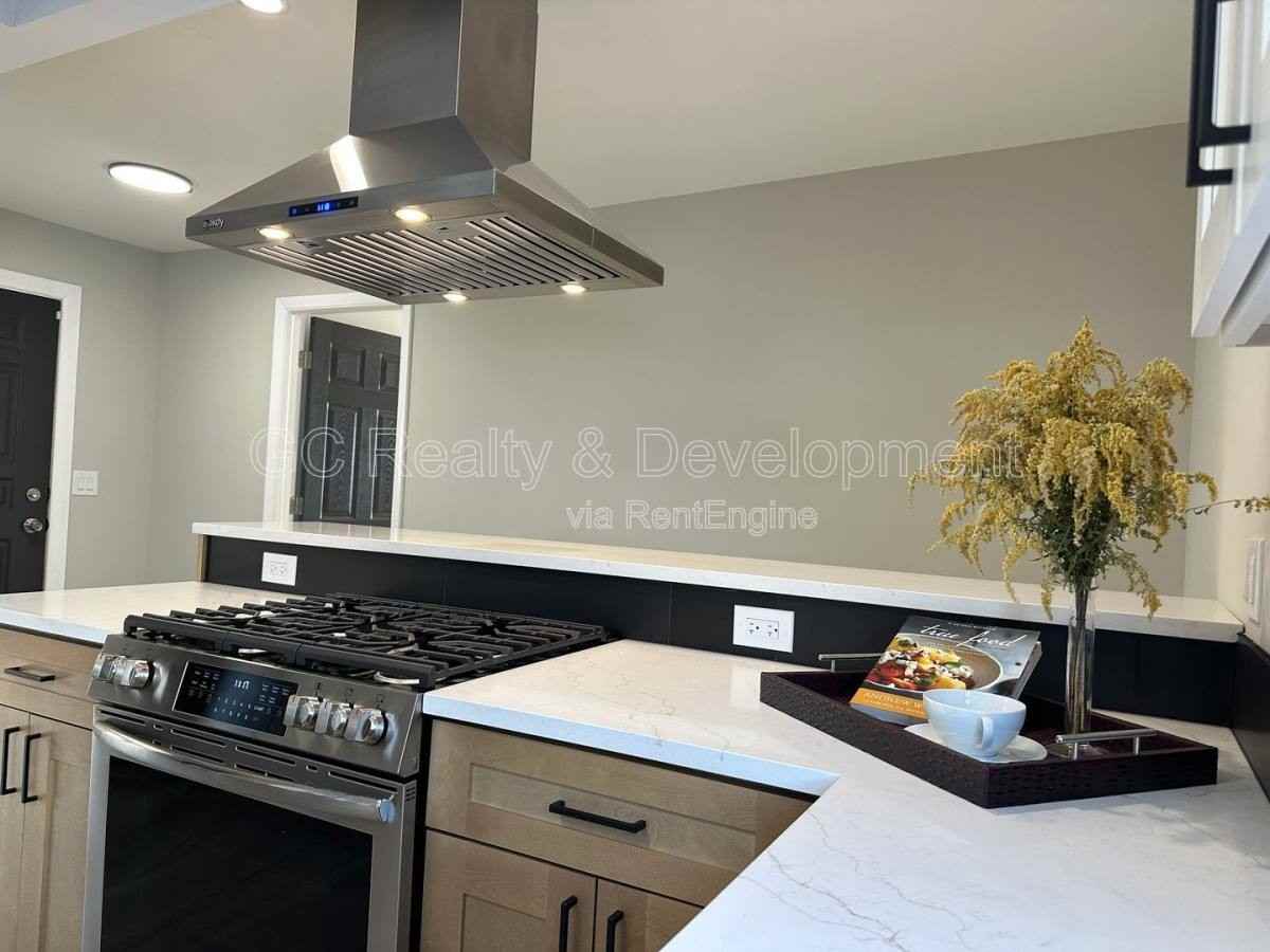 3303 Division St - Photo 6 of 10