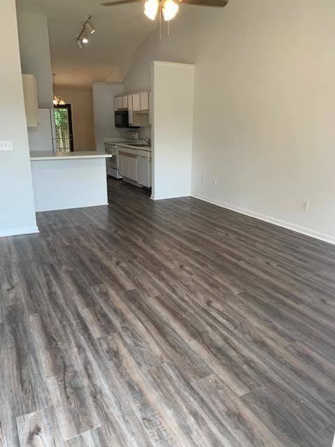 1100 Holden Dr - Photo 3 of 10