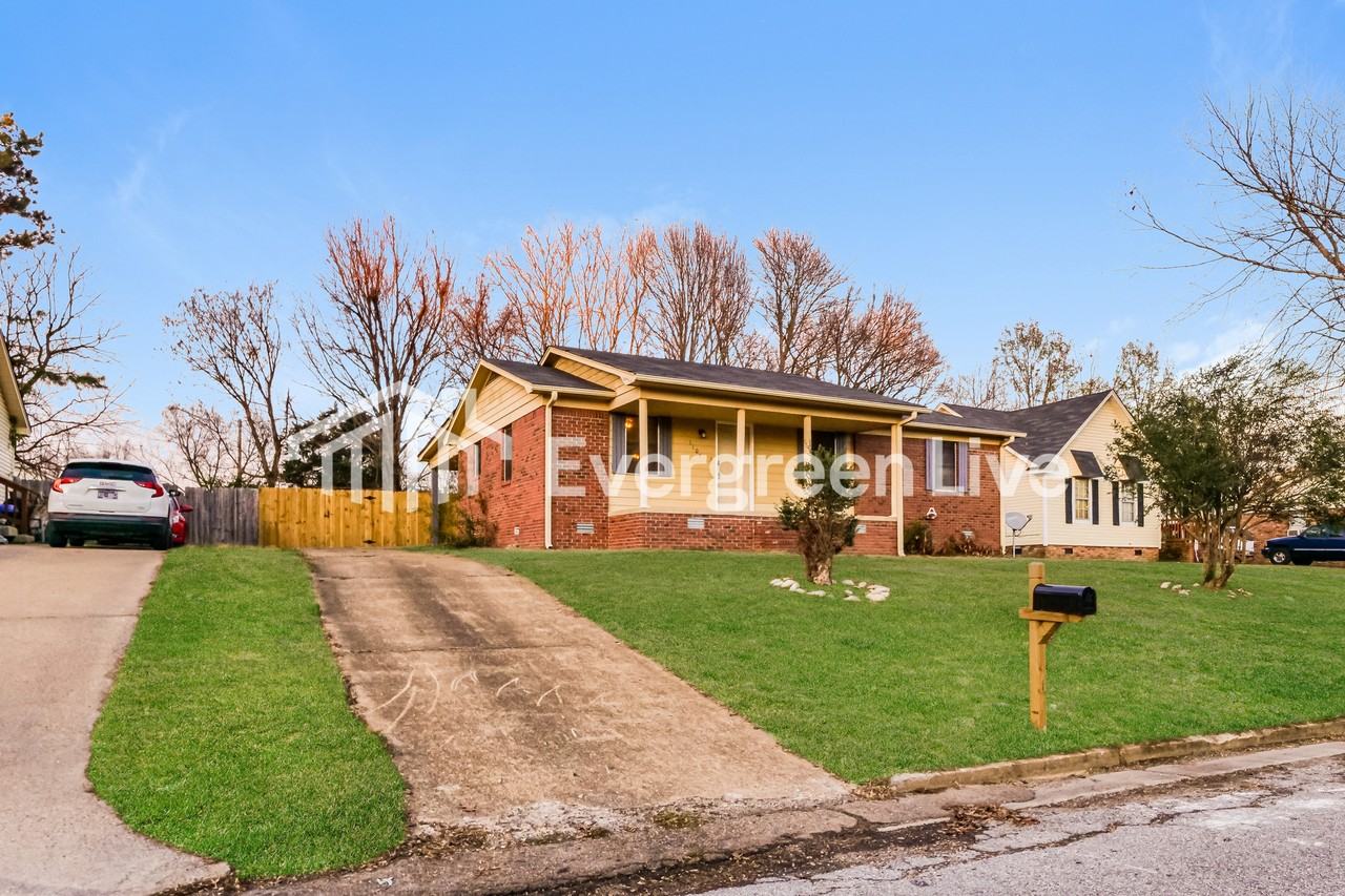 1107 Highland St - Photo 3 of 16